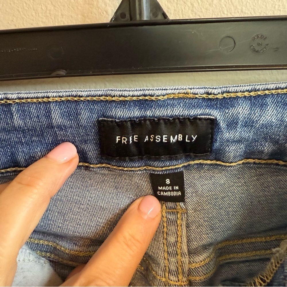 Free Assembly High Rise Boot Cut Jeans - Picture 5 of 7